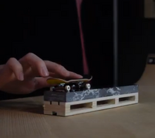 将图片加载到图库查看器,Black Marble Ledge