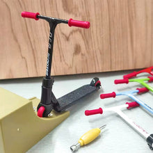将图片加载到图库查看器,Mini Finger Scooter Alloy Finger Scooter Set