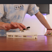 将图片加载到图库查看器,White Marble Ledge