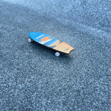 将图片加载到图库查看器,Mini Finger Land Surfboard Customizable