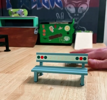 将图片加载到图库查看器，Mini Blue Bench
